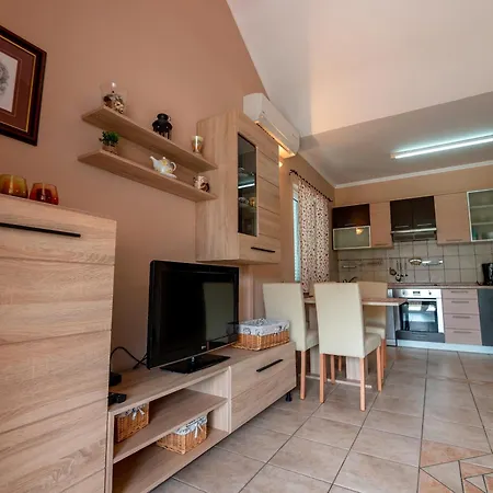 Appartement By The Sea Rab - 14515 Banjol