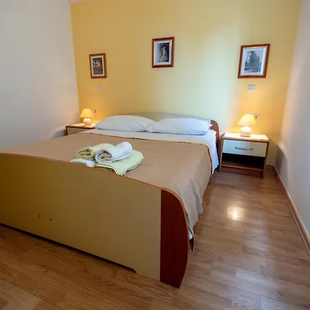 Appartement By The Sea Rab - 14515 Banjol